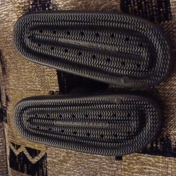 4/$60 New Black Mickey Mouse Slides - Size Eur 42-43 - Picture 5 of 6